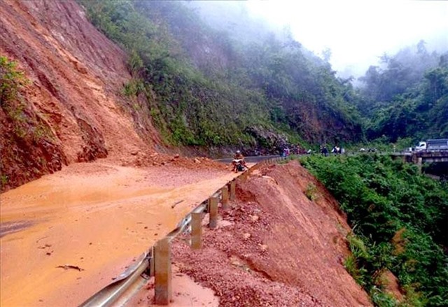 Đông Bắc Bộ có mây, ngày nắng; chiều tối và đêm có mưa rào và dông vài nơi
