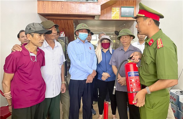 Thực tập phương án chữa cháy tại Tổ Liên gia an toàn PCCC, khu Bí Trung 2, phường Phương Đông