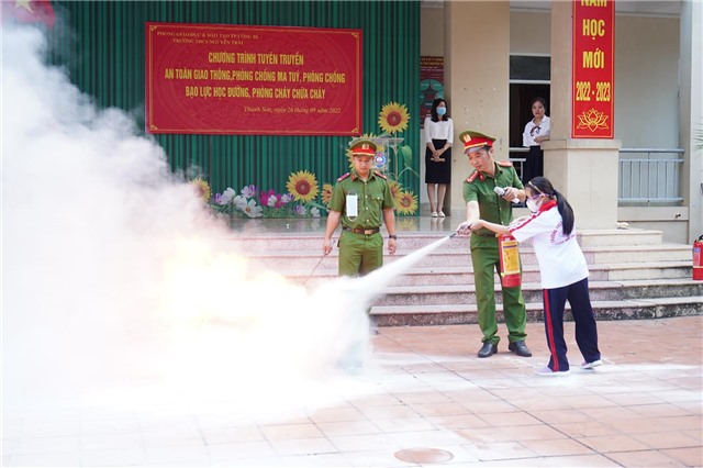 THCS Nguyễn Trãi: đổi mới giờ sinh hoạt chào cờ