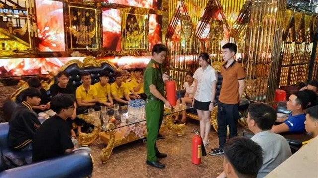 Hướng dẫn kỹ năng PCCC, thoát nạn ở quán bar, karaoke, vũ trường