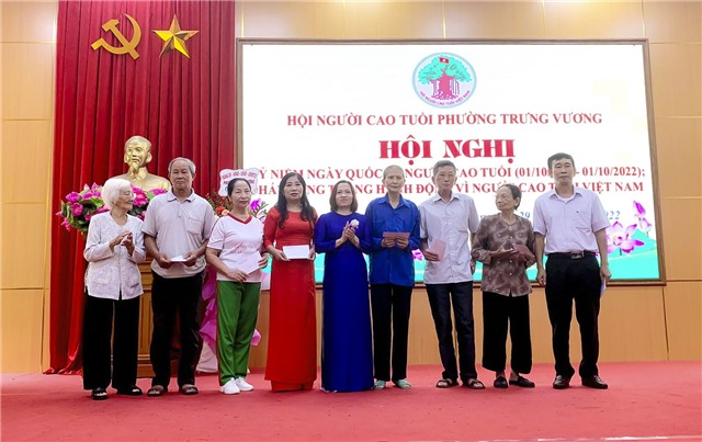 Hội Người cao tuổi phường Trưng Vương gặp mặt kỷ niệm Ngày Quốc tế Người cao tuổi 1/10 