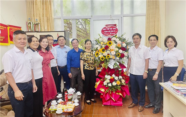Phó Chủ tịch Thường trực UBND thành phố Nguyễn Văn Thành chúc mừng Ngày Quốc tế Người cao tuổi