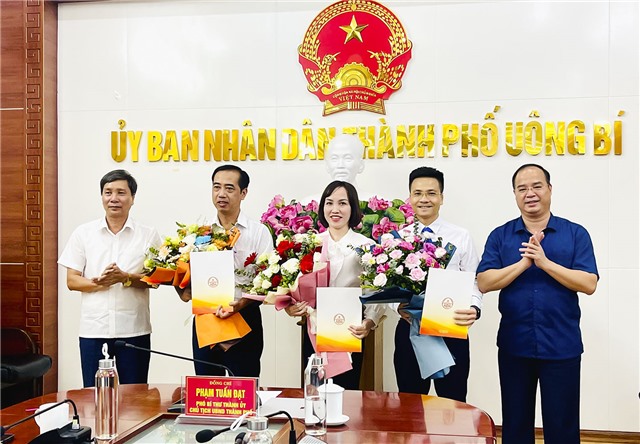 Công bố quyết định về công tác cán bộ