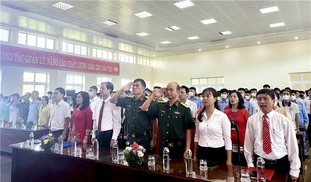 Đồng chí Phạm Tuấn Đạt, Phó Bí thư Thành uỷ, Chủ tịch UBND thành phố dự khai giảng năm học mới tại Trường Cao đẳng nghề xây dựng Quảng Ninh