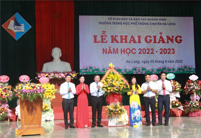 Rộn ràng khai giảng năm học mới 2022-2023 trên toàn tỉnh
