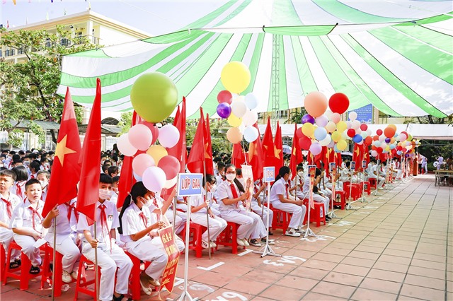 Trường THCS Trưng Vương khai giảng năm học mới 