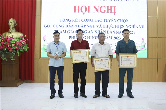 Phường Thanh Sơn: Tổng kết công tác tuyển chọn, gọi công dân nhập ngũ và tham gia nghĩa vụ công an nhân dân năm 2022