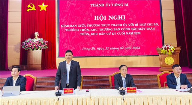 Giao ban giữa Thường trực Thành ủy với Bí thư chi bộ, Trưởng thôn, khu phố và Trưởng Ban công tác mặt trận kỳ cuối năm 2022