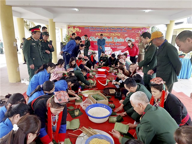 Chương trình “Xuân đoàn kết - Tết thắm tình quân dân” mừng xuân Quý Mão 2023 tại thôn Khe Sú 2