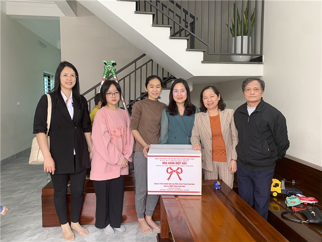 Hội LHPN thành phố tặng quà Tết cho hội viên phụ nữ