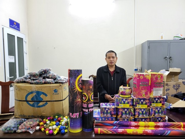 Bắt 4 đối tượng buôn bán pháo nổ, tàng trữ vũ khí, ma tuý