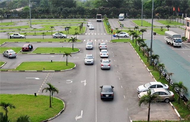Đề xuất tăng phí sát hạch lái xe ô tô, xe máy