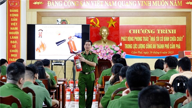 Lan toả phong trào “Nhà tôi có bình chữa cháy”