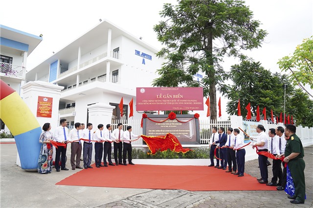 Lễ gắn biển công trình Trường TH&THCS Quốc tế Stephen Hawking chào mừng kỷ niệm 60 năm Ngày thành lập tỉnh Quảng Ninh 30/10 (1963-2023)