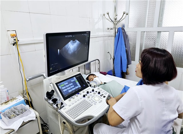 Khám và tư vấn sức khỏe cho nữ CNLĐ năm 2023