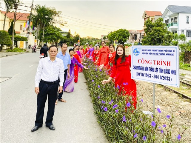 Hội LHPN phường Nam Khê gắn biển công trình chào mừng kỷ niệm 60 năm ngày thành lập Tỉnh Quảng Ninh 