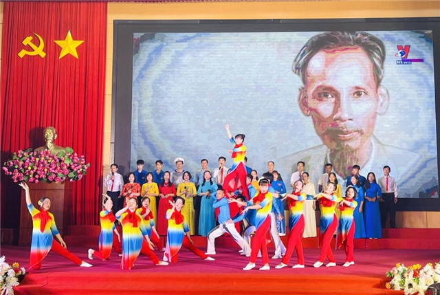 Rộn vang lời ca tiếng hát tự hào về quê hương Quảng Ninh  