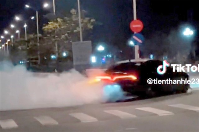 5 người 'biểu diễn' đua ôtô đăng TikTok bị bắt