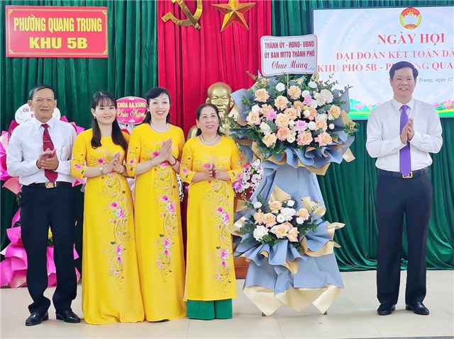 Chủ tịch UBND thành phố dự Ngày hội Đại đoàn kết toàn dân tộc tại Khu 5B, phường Quang Trung