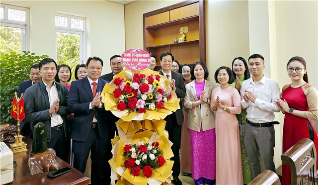 Chủ tịch UBND thành phố Phạm Tuấn Đạt thăm, chúc mừng ngày Nhà giáo Việt Nam