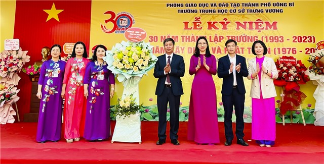 Trường THCS Trưng Vương kỷ niệm 30 năm Ngày thành lập trường và đón nhận Bằng khen của Bộ Giáo dục và Đào tạo
