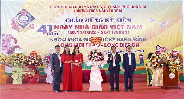 Trường THCS Nguyễn Trãi kỷ niệm 41 năm Ngày Nhà giáo Việt Nam 20/11; ngoại khóa giáo dục kỹ năng sống “Lòng hiếu thảo – Lòng biết ơn”