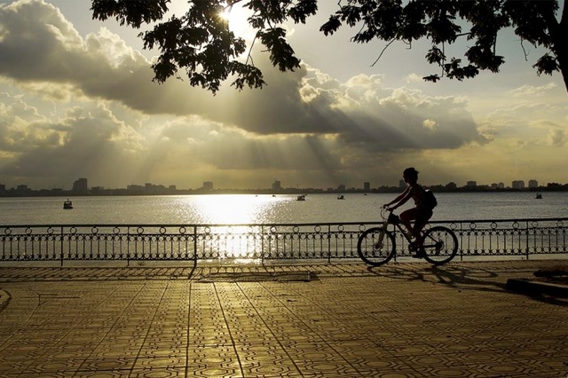 Miền Bắc tăng nhiệt, miền Trung mưa giảm