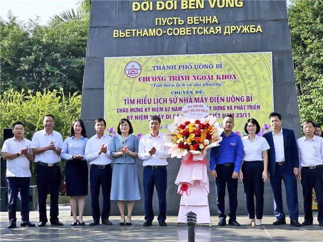 Ngoại khóa “Tìm hiểu lịch sử địa phương” chào mừng Kỷ niệm 62 năm Uông Bí xây dựng và phát triển, hưởng ứng Kỷ niệm Ngày Di sản Văn hóa Việt Nam 23/11