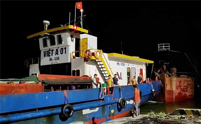 Đưa 11 người gặp nạn trên vùng biển Quảng Nam vào bờ an toàn