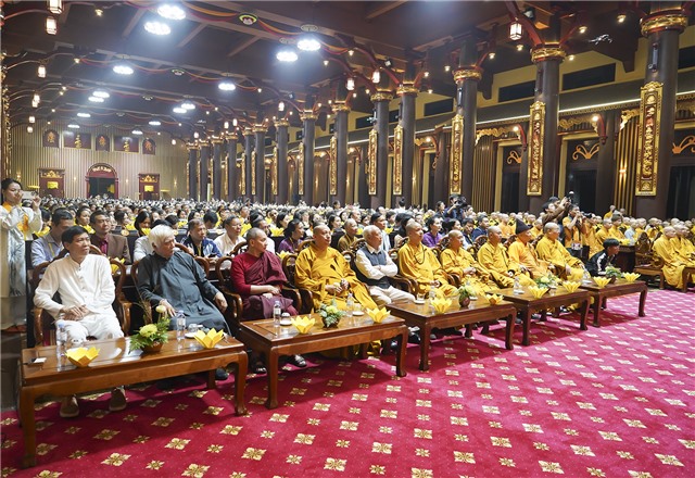 Lễ an vị Bảo tượng Phật hoàng Trần Nhân Tông bằng Ngọc bích và Lễ truyền đăng