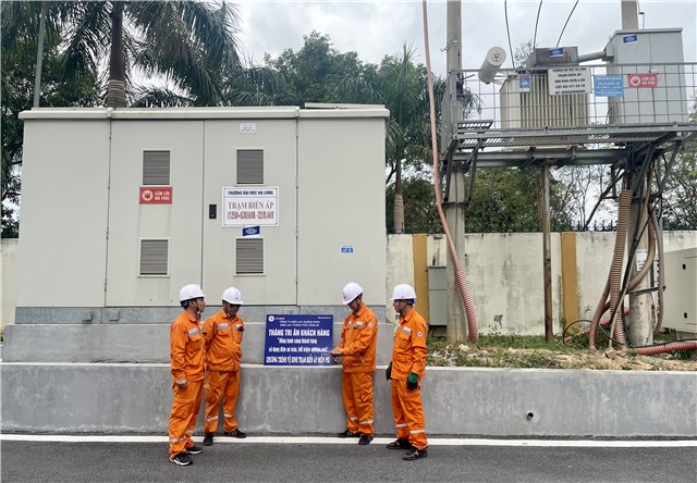 Điện lực thành phố Uông Bí hưởng ứng Tháng tri ân khách hàng năm 2023