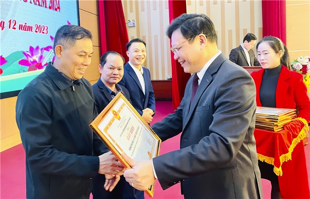 Tổng kết kết quả thực hiện chỉ tiêu KT-XH và tài chính ngân sách năm 2023; giao dự toán thu NSNN, chi ngân sách địa phương năm 2024