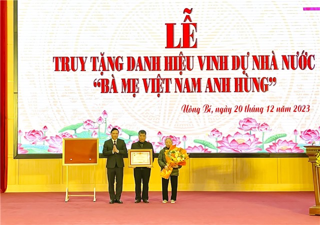 Lễ truy tặng danh hiệu vinh dự Nhà nước “Bà Mẹ Việt Nam Anh hùng” cho mẹ Nguyễn Thị Tòng