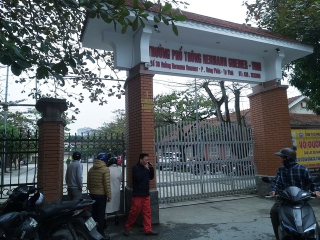 Sập trần phòng học, nhiều học sinh nhập viện