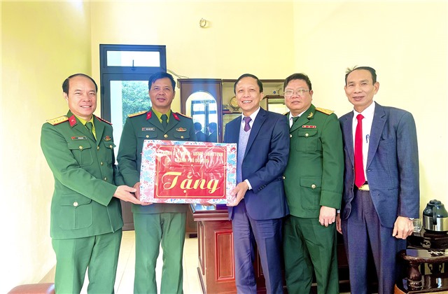 Đồng chí Nguyễn Chiến Thắng, Phó Bí thư Thường trực Thành ủy chúc mừng Lữ đoàn 454 Quân khu 3 nhân Kỷ niệm 79 Ngày thành lập Quân đội nhân dân Việt Nam