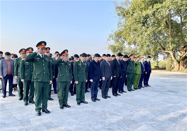 Thành phố viếng Nghĩa trang liệt sỹ nhân kỷ niệm 79 năm ngày thành lập Quân đội nhân dân Việt Nam 22/12 