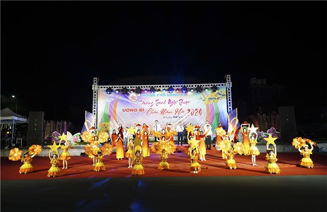 Sôi động Chương trình nghệ thuật Uông Bí chào năm mới 2024
