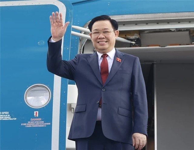 Chủ tịch Quốc hội Vương Đình Huệ lên đường dự Hội nghị Cấp cao Quốc hội ba nước Campuchia-Lào-Việt Nam