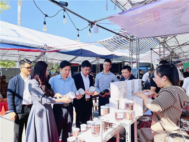 Kiểm tra công tác chuẩn bị tổ chức Hội chợ OCOP kết hợp với thương mại thành phố Uông Bí năm 2023