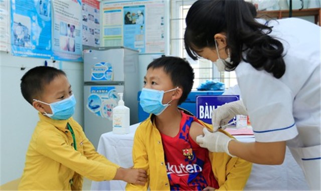 Sáng 15/2: Một số địa phương tiêm cho trẻ thấp hơn mức trung bình; 45 ngày không có ca COVID-19 tử vong