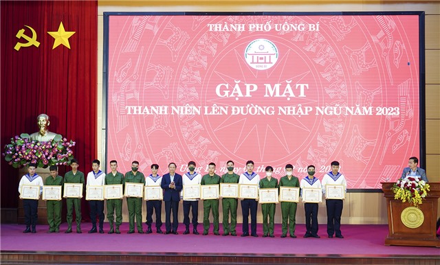 Thành phố Uông Bí gặp mặt thanh niên lên đường nhập ngũ năm 2023