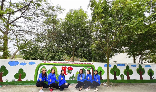 Đoàn phường Thanh Sơn triển khai thực hiện công trình thanh niên vẽ tranh tường tại nhà văn hóa khu dân cư trên địa bàn