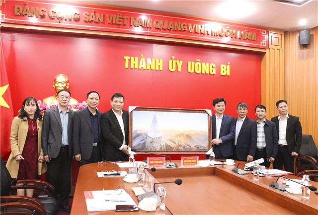 Thành ủy Uông Bí làm việc với đoàn công tác Thành ủy Lào Cai 