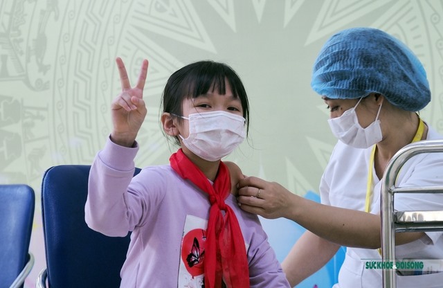 Kỷ niệm Ngày Thầy thuốc Việt Nam (27/2): Nhìn lại chiến dịch tiêm vaccine chưa từng có trong lịch sử, đưa Việt Nam trở lại cuộc sống bình thường