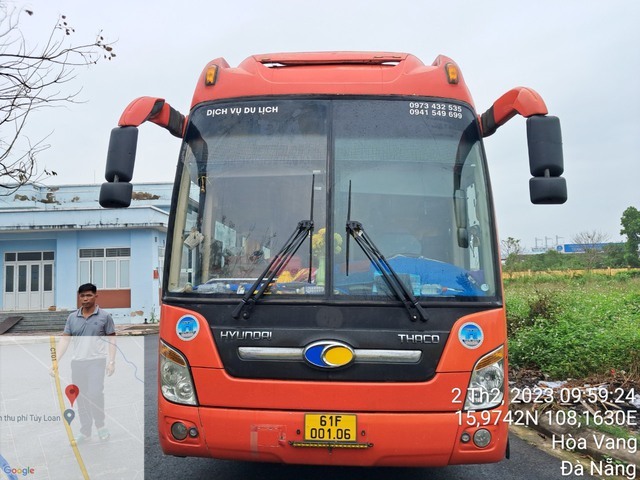 Phát hiện ô tô khách quá hạn đăng kiểm, dùng sổ và tem kiểm định giả chạy trên cao tốc