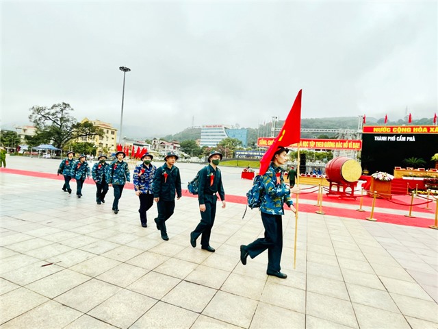 Lên đường tòng quân