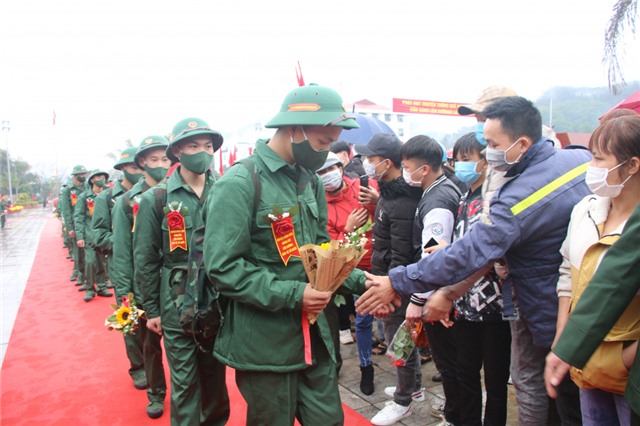 Ngày 6/2, các địa phương trong tỉnh đồng loạt tổ chức lễ giao nhận quân năm 2023