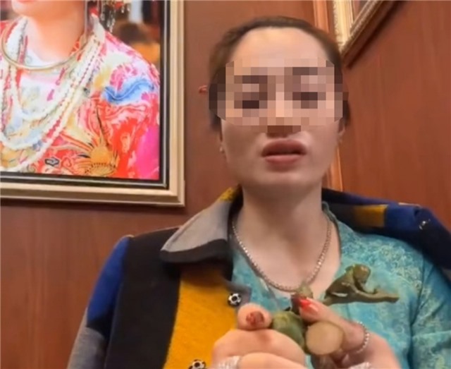 Công an vào cuộc vụ cô đồng "đúng nhận, sai cãi" bổ cau xem bói