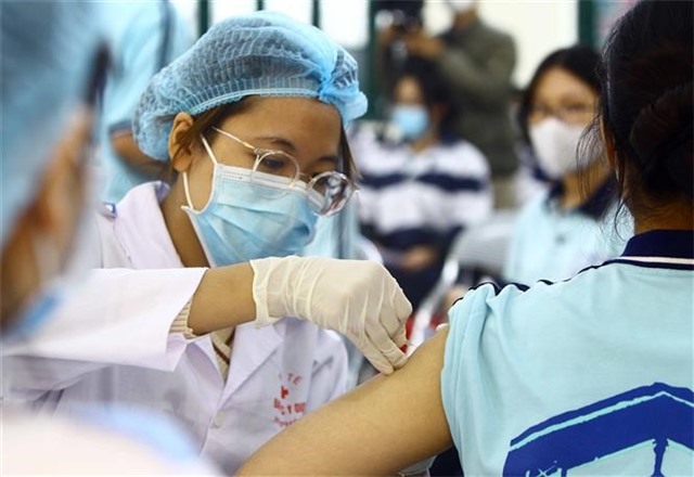 Sáng 8/2: Nhiều tỉnh, thành tiêm vaccine COVID-19 thấp; Trẻ 2,5 tuổi nuốt 14 viên nam châm gây thủng tắc ruột