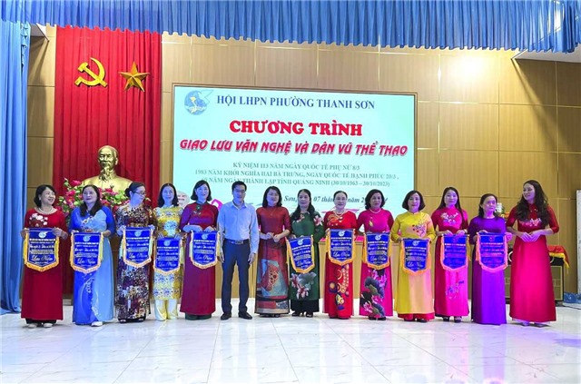 Hội LHPN phường Thanh Sơn: Giao lưu văn nghệ và dân vũ thể thao